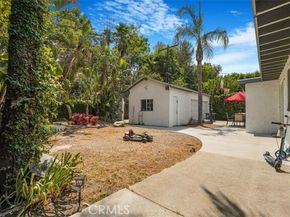 18352 Bessemer Street, Tarzana (los Angeles) CA 91335