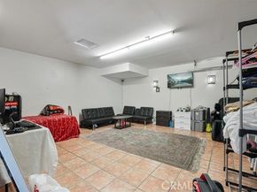 18352 Bessemer Street, Tarzana (los Angeles) CA 91335
