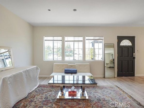 18352 Bessemer Street, Tarzana (los Angeles) CA 91335