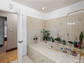 15354 Leadwell Street, Van Nuys (los Angeles) CA 91406