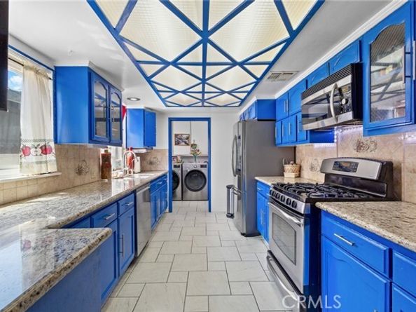 15354 Leadwell Street, Van Nuys (los Angeles) CA 91406