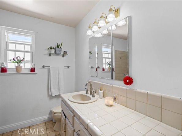 15354 Leadwell Street, Van Nuys (los Angeles) CA 91406
