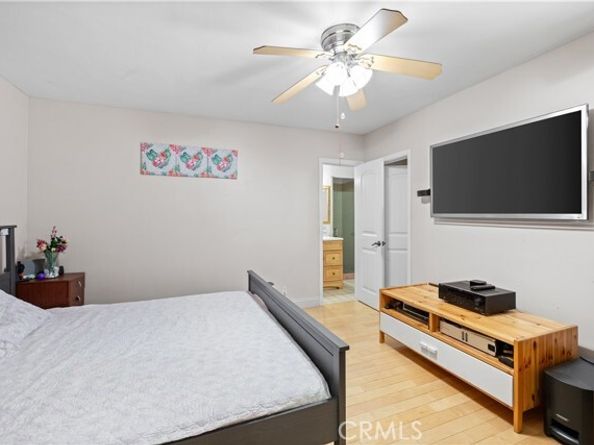15354 Leadwell Street, Van Nuys (los Angeles) CA 91406