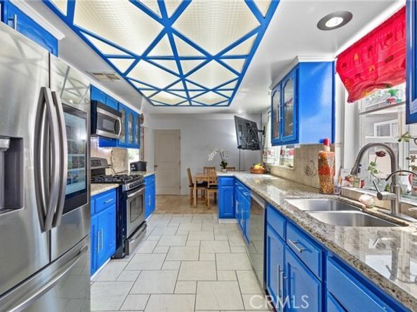 15354 Leadwell Street, Van Nuys (los Angeles) CA 91406
