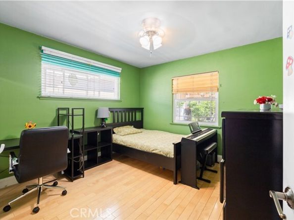 15354 Leadwell Street, Van Nuys (los Angeles) CA 91406