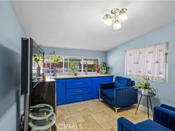 15354 Leadwell Street, Van Nuys (los Angeles) CA 91406