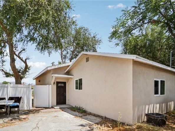 8040 Troost Avenue, North Hollywood (los Angeles) CA 91605