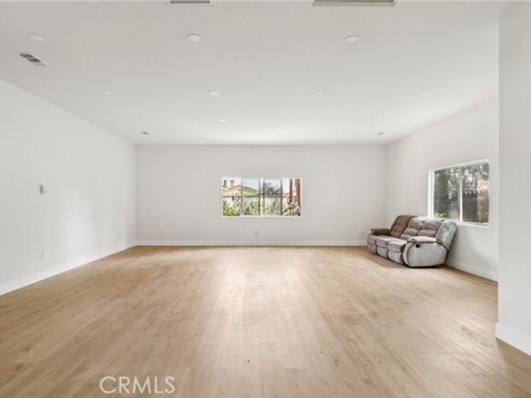 8040 Troost Avenue, North Hollywood (los Angeles) CA 91605