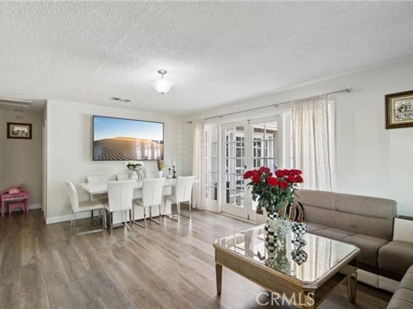 8040 Troost Avenue, North Hollywood (los Angeles) CA 91605