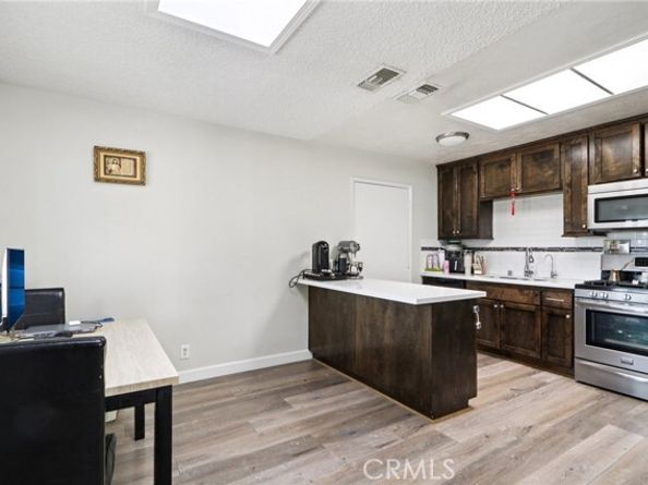 8040 Troost Avenue, North Hollywood (los Angeles) CA 91605