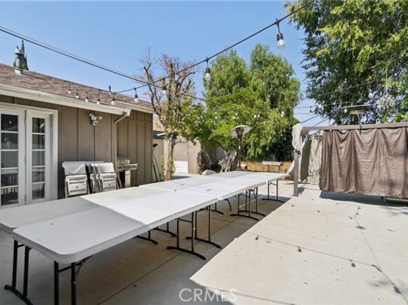 8040 Troost Avenue, North Hollywood (los Angeles) CA 91605