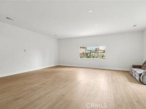 8040 Troost Avenue, North Hollywood (los Angeles) CA 91605
