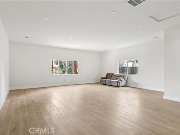 8040 Troost Avenue, North Hollywood (los Angeles) CA 91605