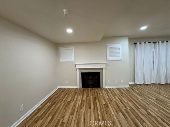21820 SATICOY Street A, Canoga Park (los Angeles) CA 91304