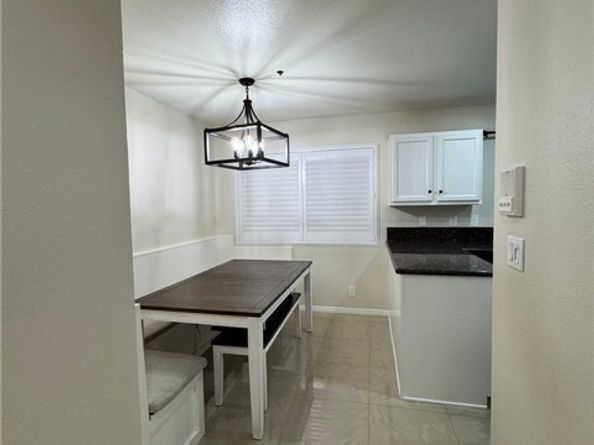21820 SATICOY Street A, Canoga Park (los Angeles) CA 91304