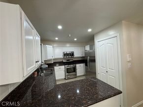21820 SATICOY Street A, Canoga Park (los Angeles) CA 91304