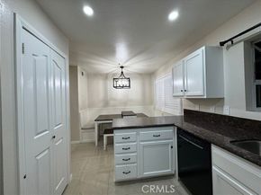 21820 SATICOY Street A, Canoga Park (los Angeles) CA 91304