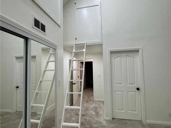 21820 SATICOY Street A, Canoga Park (los Angeles) CA 91304