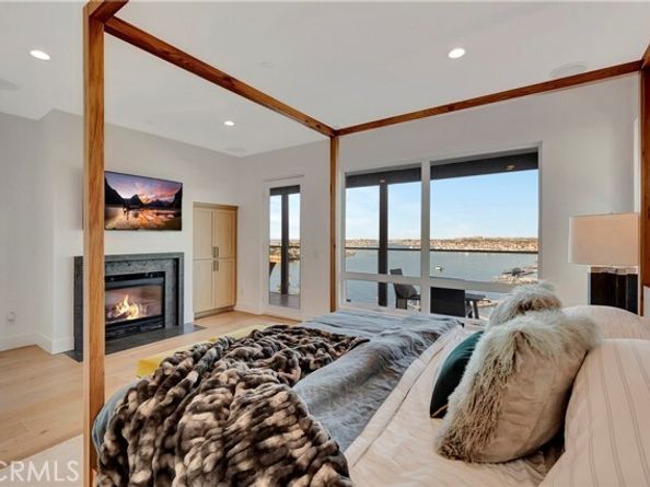 221 Carnation Avenue, Corona Del Mar (newport Beach) CA 92625