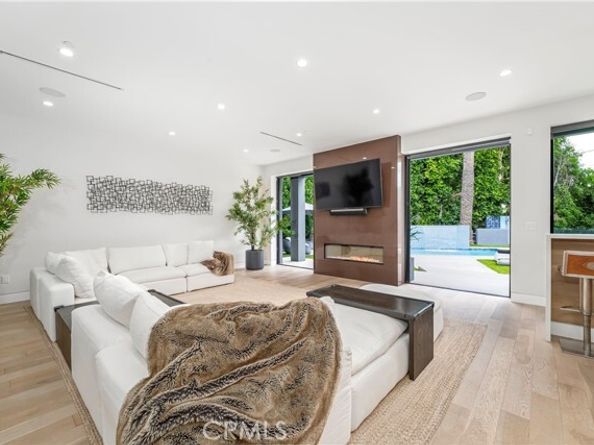 4706 Katherine Avenue, Sherman Oaks CA 91423