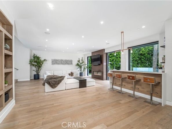 4706 Katherine Avenue, Sherman Oaks CA 91423
