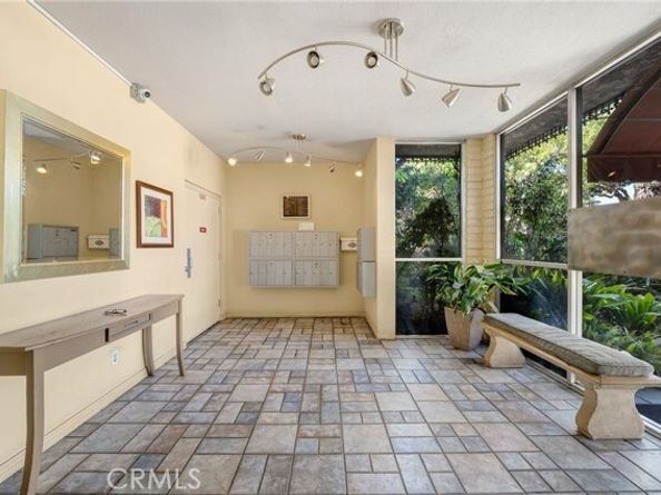 372 Carroll Park 305, Long Beach CA 90814
