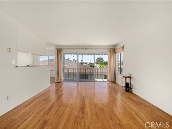 372 Carroll Park 305, Long Beach CA 90814