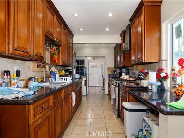 7545 White Oak Avenue, Reseda (los Angeles) CA 91335