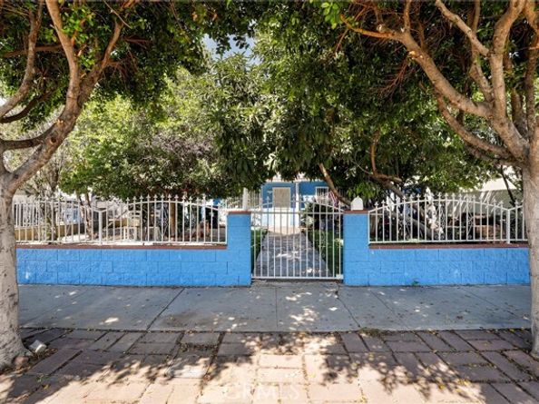 7545 White Oak Avenue, Reseda (los Angeles) CA 91335