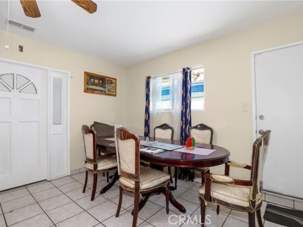7545 White Oak Avenue, Reseda (los Angeles) CA 91335