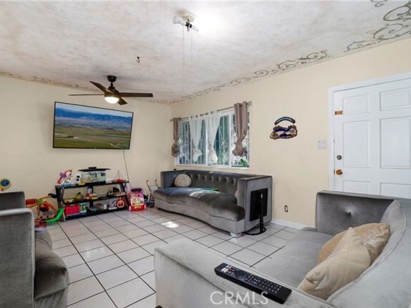 7545 White Oak Avenue, Reseda (los Angeles) CA 91335