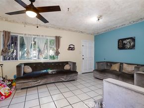 7545 White Oak Avenue, Reseda (los Angeles) CA 91335
