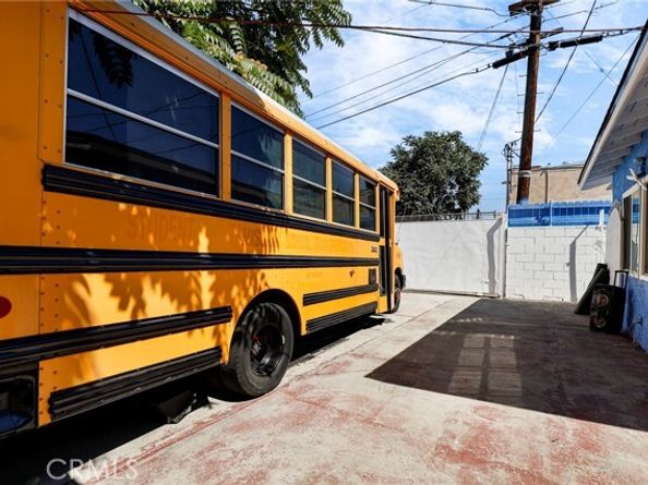 7545 White Oak Avenue, Reseda (los Angeles) CA 91335