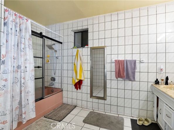 7545 White Oak Avenue, Reseda (los Angeles) CA 91335