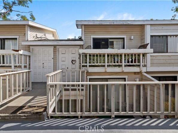 4652 Don Lorenzo B, Los Angeles CA 90008