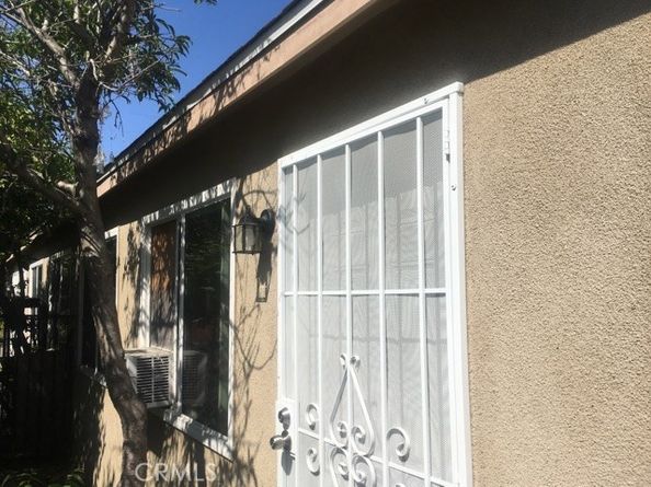 829 E Century Boulevard, Los Angeles CA 90002