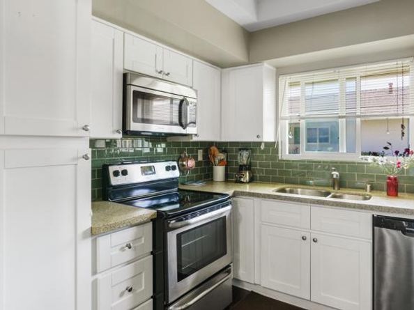 3685 Vista Campana 16, Oceanside CA 92057
