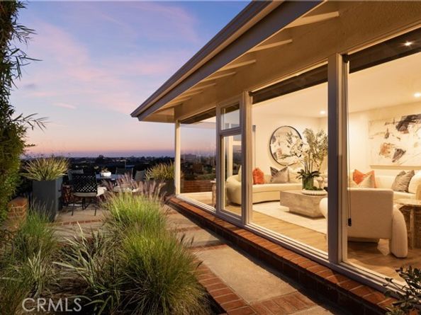 1007 White Sails Way, Corona Del Mar (newport Beach) CA 92625