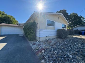 2040 Las Lomas Court