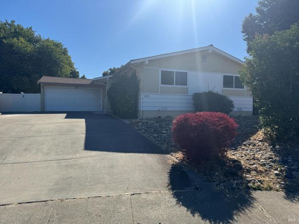 2040 Las Lomas Court, Concord CA 94519