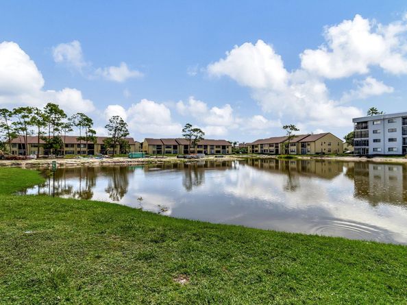 7618 Tahiti Lane 201, Lake Worth FL 33467