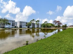 7618 Tahiti Lane 201, Lake Worth FL 33467