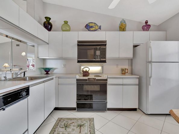 7618 Tahiti Lane 201, Lake Worth FL 33467