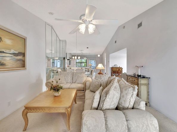 7618 Tahiti Lane 201, Lake Worth FL 33467