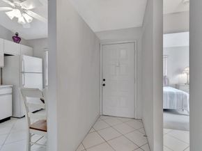7618 Tahiti Lane 201, Lake Worth FL 33467