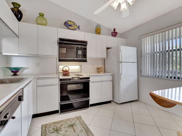 7618 Tahiti Lane 201, Lake Worth FL 33467