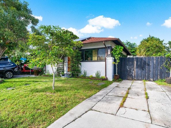 707 Talladega Street, West Palm Beach FL 33405