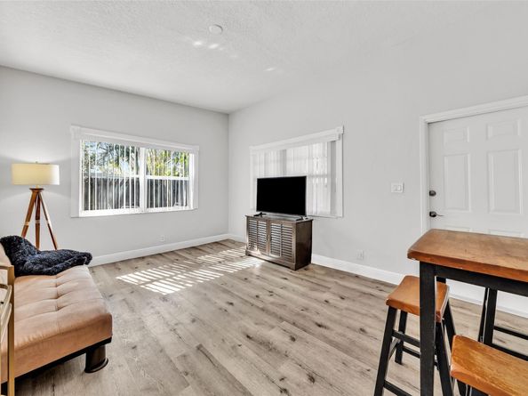 805 NE 17th Ave 4, Fort Lauderdale FL 33304