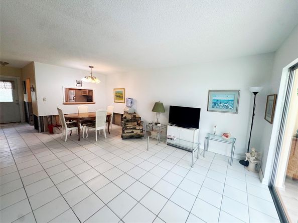 3506 NW 49th Ave 416, Lauderdale Lakes FL 33319