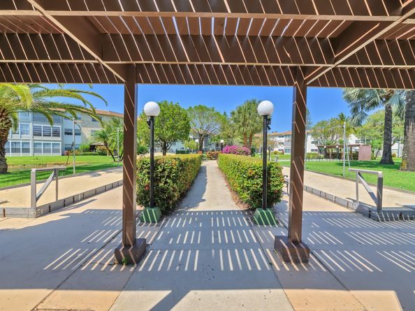 3506 NW 49th Ave 416, Lauderdale Lakes FL 33319